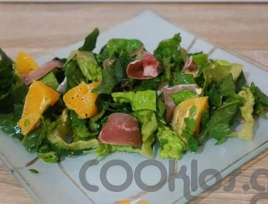 Η συνταγή της ημέρας: Σαλάτα σπανάκι με προσούτο και πορτοκάλι